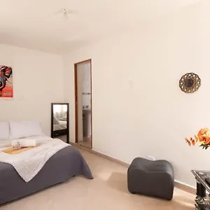 hostal-encanto-paisa.colombiamedellinhotels.com/